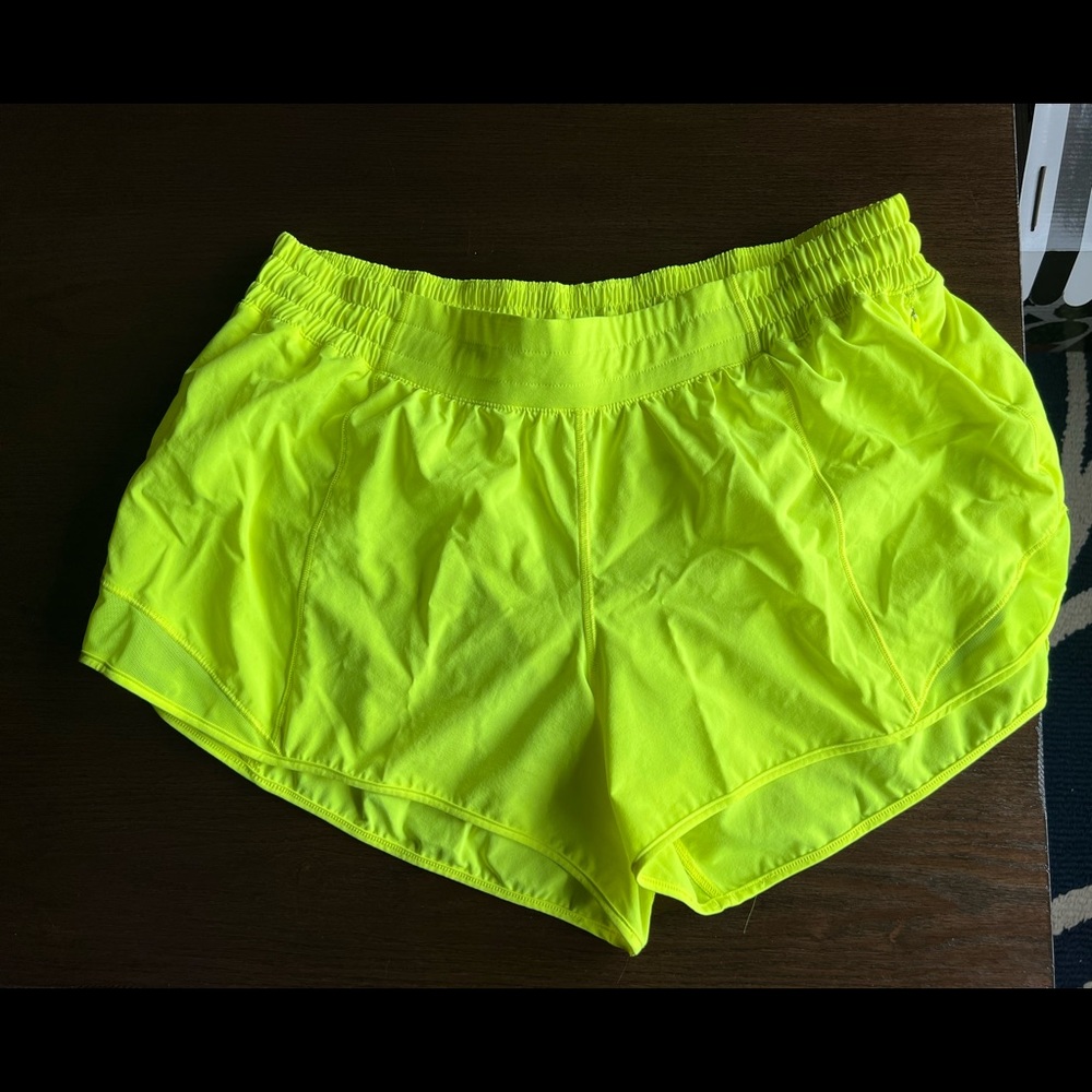 Lululemon hotty hot 4” shorts